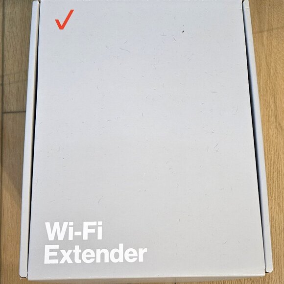 Verizon E3200 Wi-Fi Extender for 5G Home - Picture 1 of 3